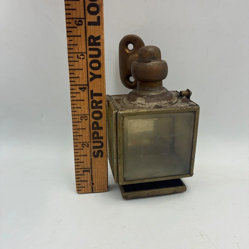 Antique Brass Metal Carriage Buggy Lantern Wall Mount Swivel Bracket Glass Lamp